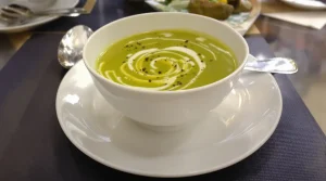 Ce velouté d'hiver simple, léger et économique : ma recette à refaire avec seulement 2 ingrédients